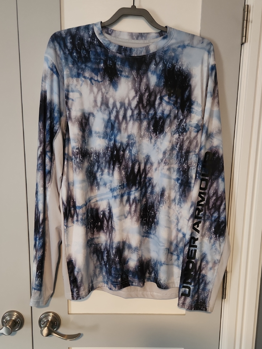 Under Armour Men's Blue/Gray/White Tie-Dye Long Sleeve Shirt, size XL